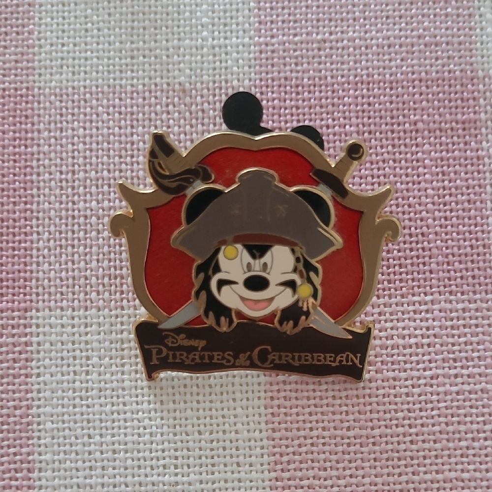Pirates Of The Caribbbean Mickey Pin Editon